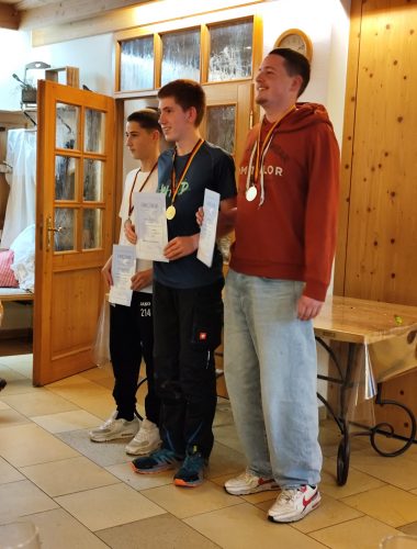 Jugendwertung: Carlos Lammersmann Platz 3, Leo Wonka (BW) Platz 1, Leon Rink (HE) Platz 2 v.l.
