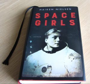 Maiken Nielsen: Space Girls"