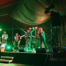 Die Band The Velvet Green beim Abendprogramm am Flugplatz Radevormwald. Foto: Patrick Hirschauer